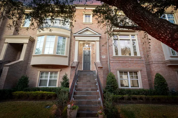 $969,000 | 6 History Row, The Woodlands, TX 77380