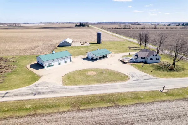 $390,000 | 3405 South White Rock Road, Rochelle, IL 61068