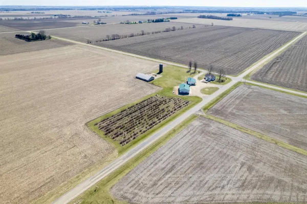 $390,000 | 3405 South White Rock Road, Rochelle, IL 61068