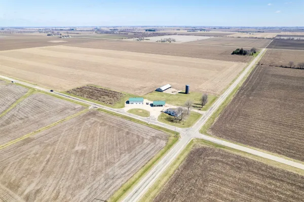 $390,000 | 3405 South White Rock Road, Rochelle, IL 61068