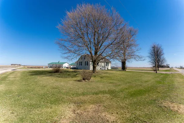 $390,000 | 3405 South White Rock Road, Rochelle, IL 61068