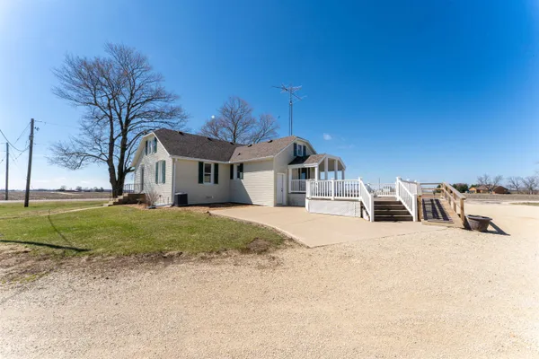 $390,000 | 3405 South White Rock Road, Rochelle, IL 61068