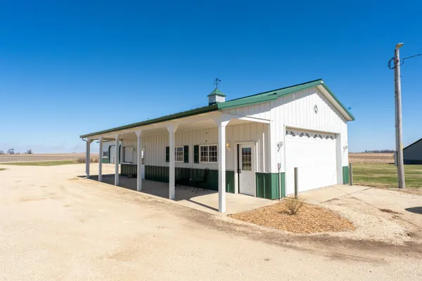 $390,000 | 3405 South White Rock Road, Rochelle, IL 61068