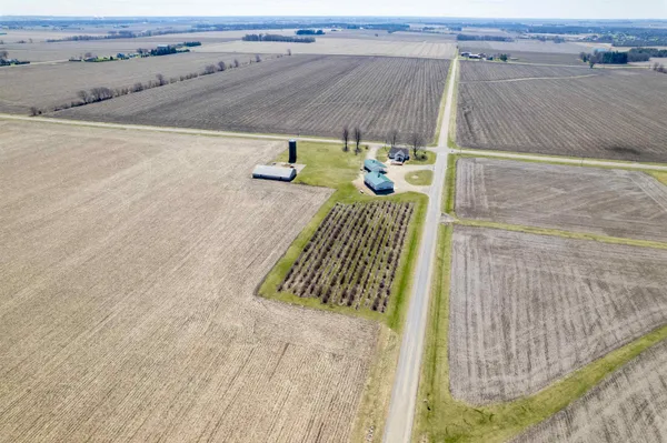 $390,000 | 3405 South White Rock Road, Rochelle, IL 61068