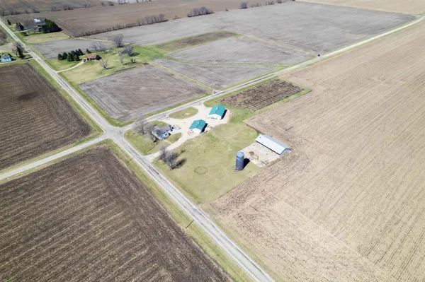 $390,000 | 3405 South White Rock Road, Rochelle, IL 61068