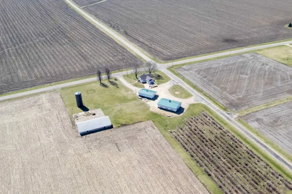 $390,000 | 3405 South White Rock Road, Rochelle, IL 61068