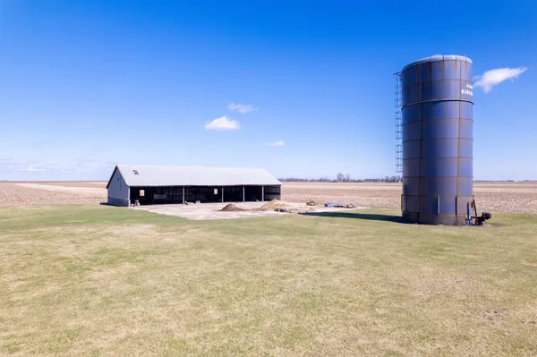 $390,000 | 3405 South White Rock Road, Rochelle, IL 61068