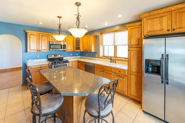 $390,000 | 3405 South White Rock Road, Rochelle, IL 61068