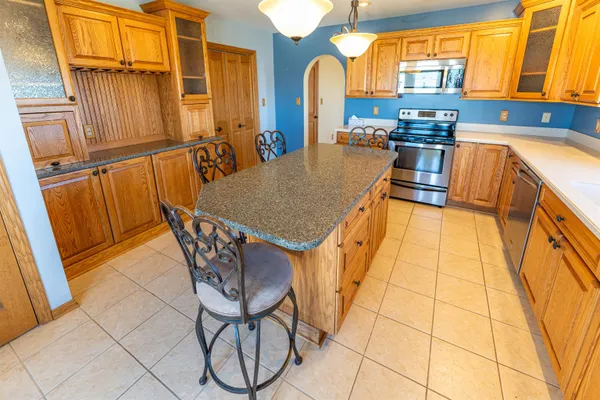 $390,000 | 3405 South White Rock Road, Rochelle, IL 61068