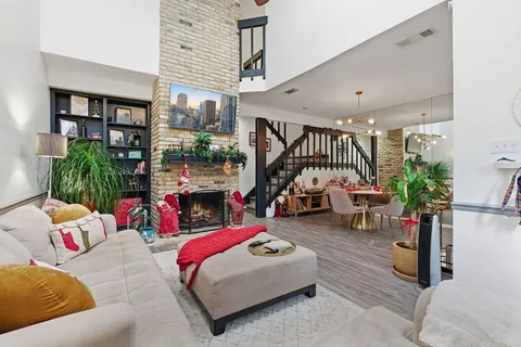 $2,075 | 10819 Crown Colony Drive, Unit 33, Austin, TX 78747