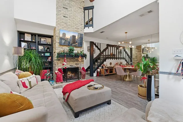 $2,100 | 10819 Crown Colony Drive, Unit 33, Austin, TX 78747