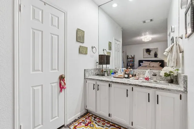 $2,100 | 10819 Crown Colony Drive, Unit 33, Austin, TX 78747