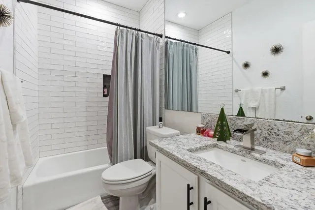 $2,100 | 10819 Crown Colony Drive, Unit 33, Austin, TX 78747