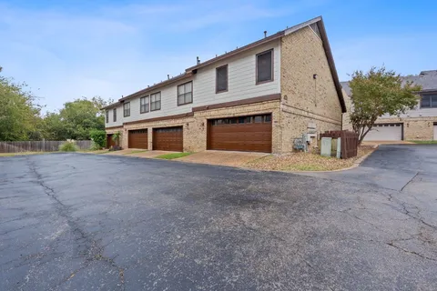 $2,100 | 10819 Crown Colony Drive, Unit 33, Austin, TX 78747