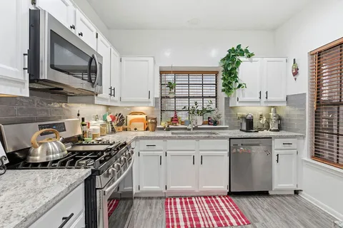 $2,100 | 10819 Crown Colony Drive, Unit 33, Austin, TX 78747