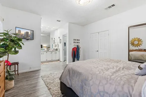 $2,100 | 10819 Crown Colony Drive, Unit 33, Austin, TX 78747