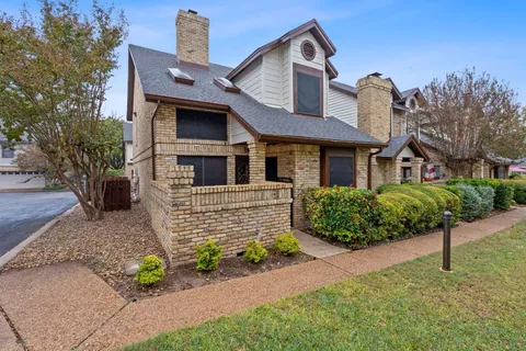 $2,100 | 10819 Crown Colony Drive, Unit 33, Austin, TX 78747