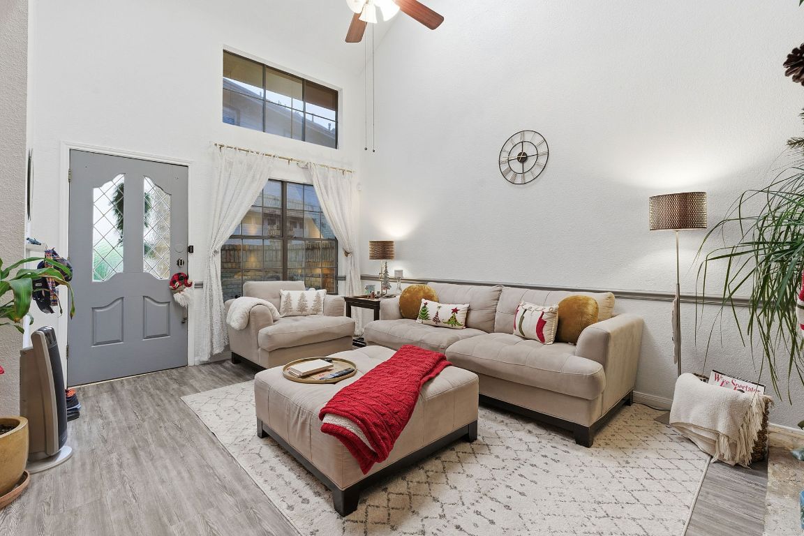 10819 Crown Colony Drive, Unit 33 Austin, TX 78747 - Photo 10 of 27 a living room with furniture