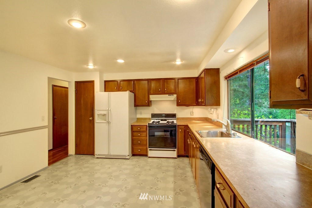 16626 158th Place Southeast Renton, WA 98058 - Photo 8 of 22 Gallery Image 8