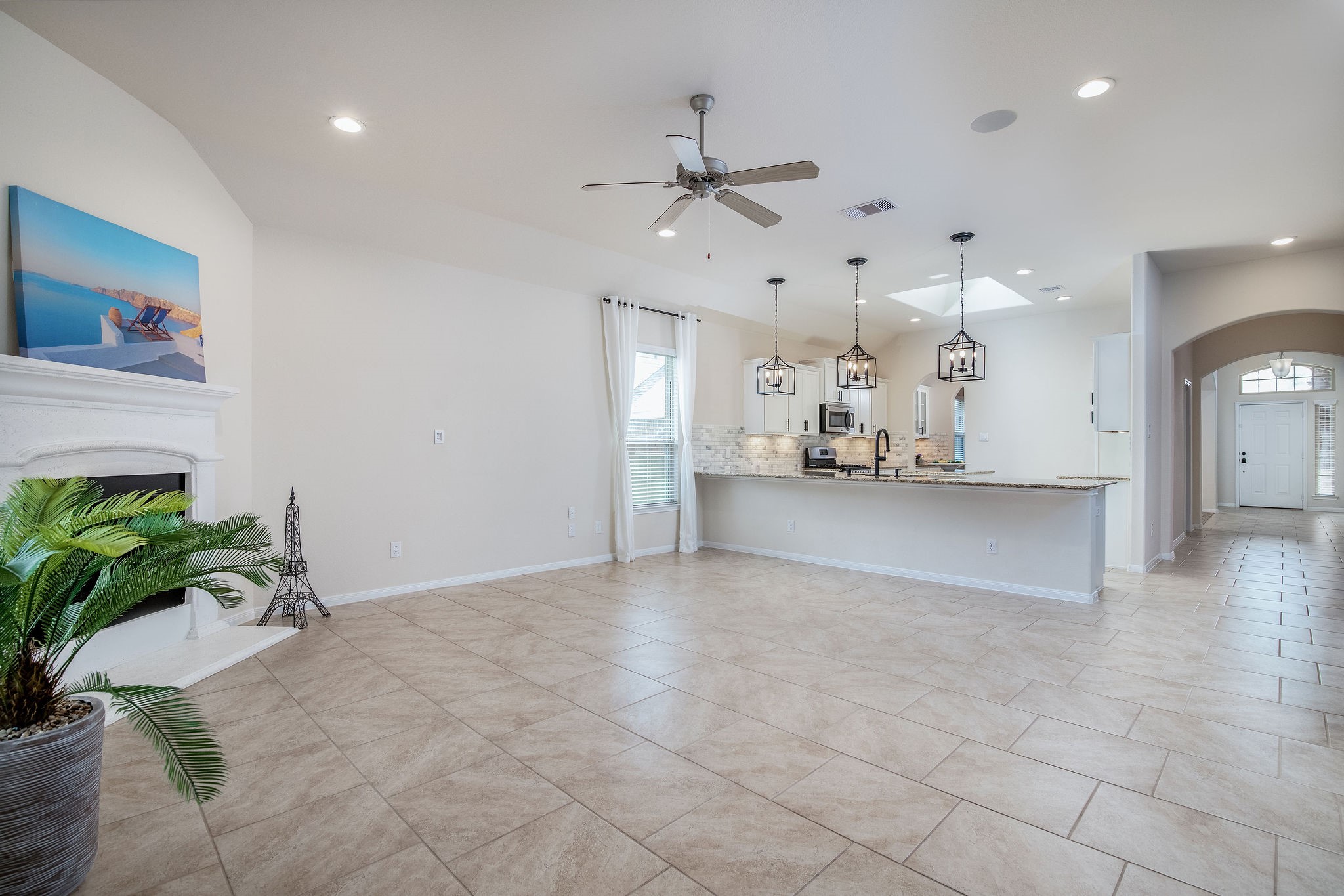 14014 Sand Ridge Crossing Conroe, TX 77384 - Photo 10 of 24 Kitchen open to living room