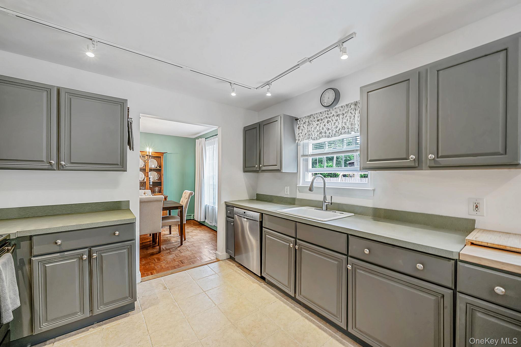 4 Green Terrace Ridge, NY 11961 - Photo 13 of 34