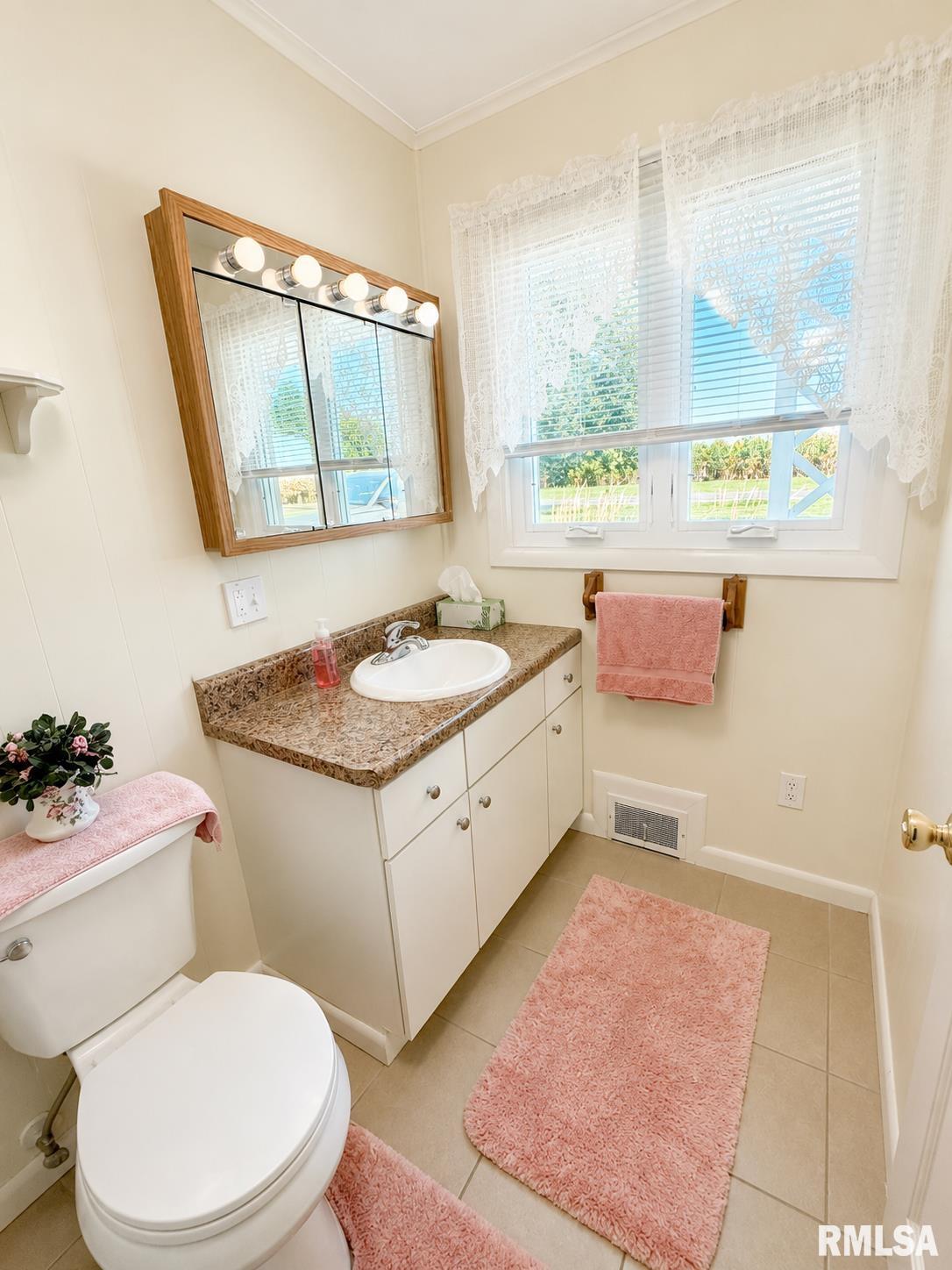 2327 Mound Road Jacksonville, IL 62650 - Photo 8 of 23 Gallery Image 8