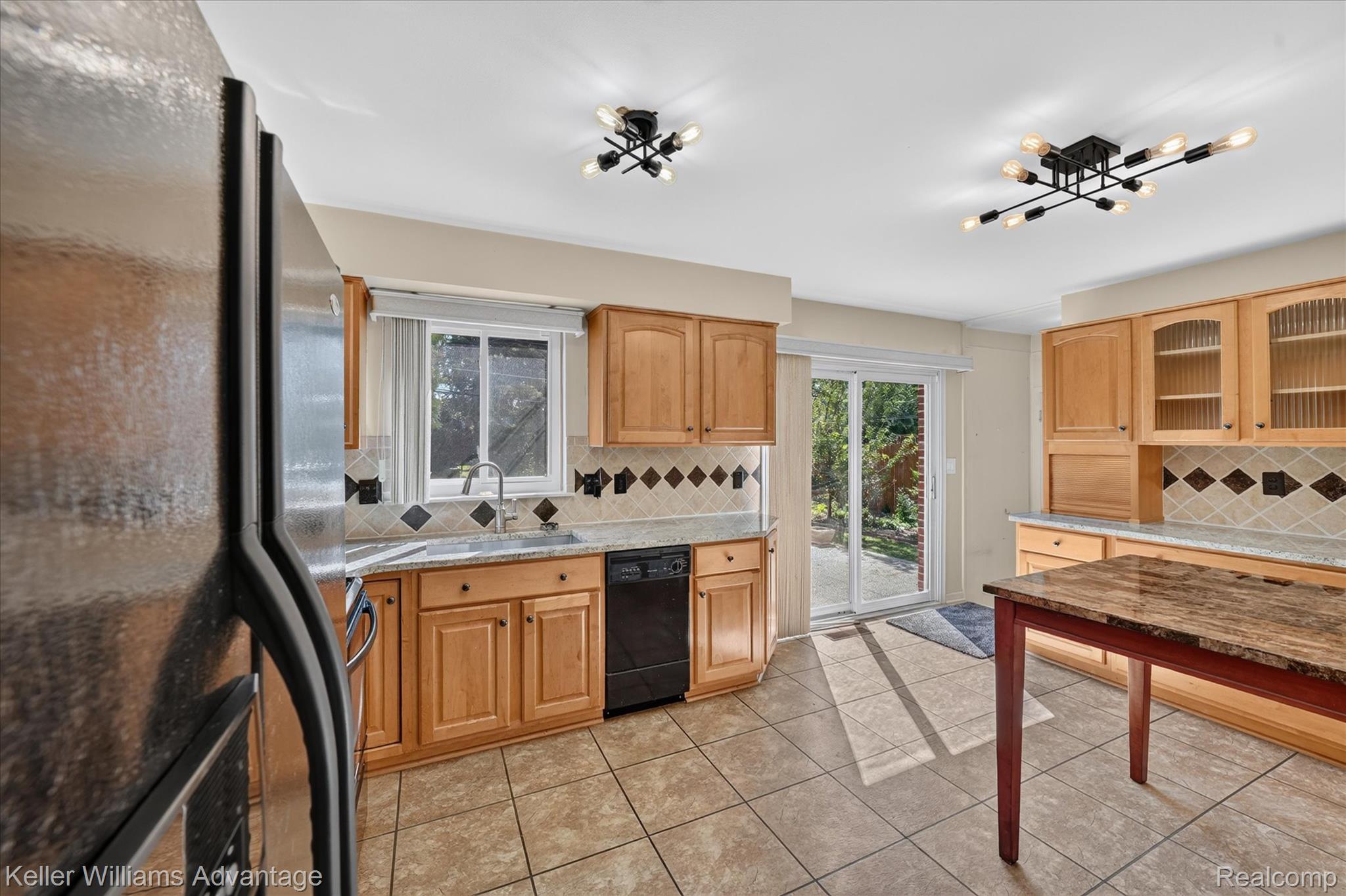31428 Hartwick Drive Warren, MI 48088 - Photo 13 of 40 12-31428-Hartwick-Dr-Warren-WindowStill.jpg