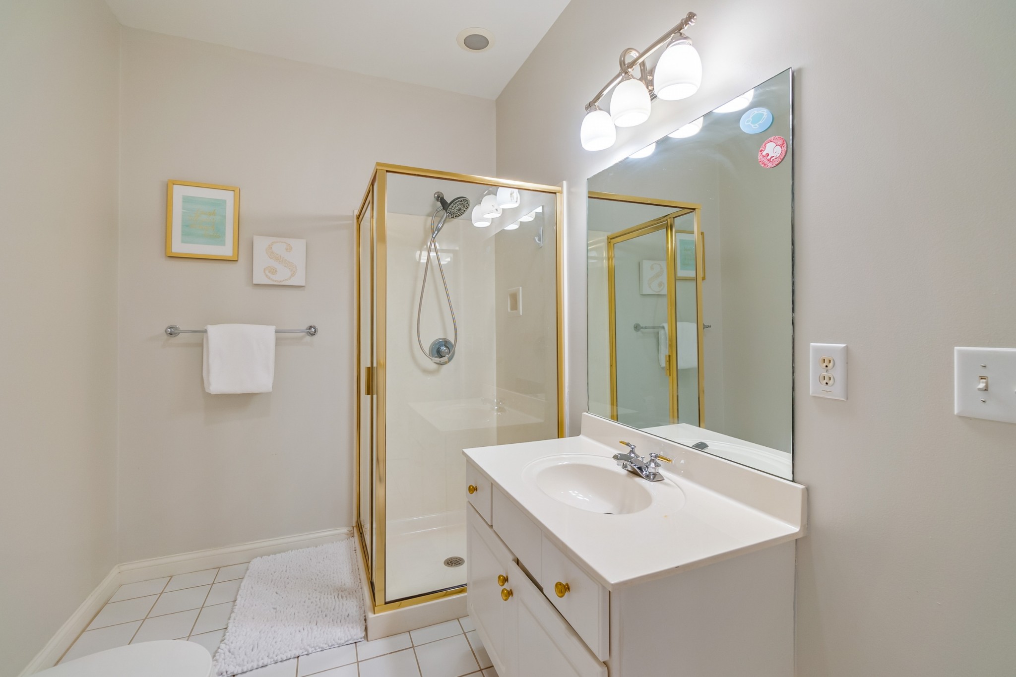 413 Doe Ridge Franklin, TN 37067 - Photo 33 of 42 a bathroom with a sink a mirror and a shower