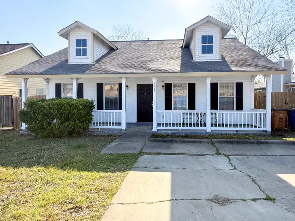 $1,900 | 6907 Stonleigh Place, Austin, TX 78744