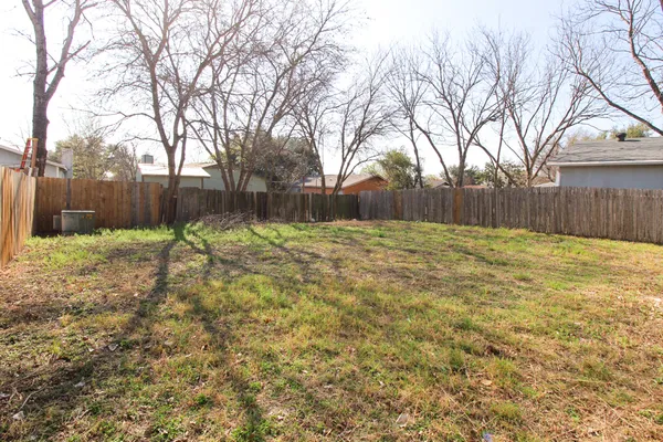 $1,900 | 6907 Stonleigh Place, Austin, TX 78744