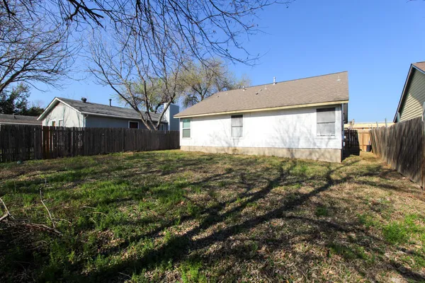 $1,900 | 6907 Stonleigh Place, Austin, TX 78744