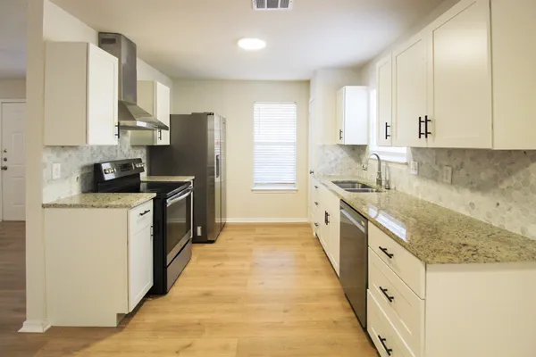 $1,900 | 6907 Stonleigh Place, Austin, TX 78744