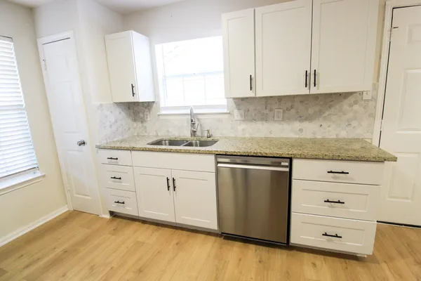 $1,900 | 6907 Stonleigh Place, Austin, TX 78744