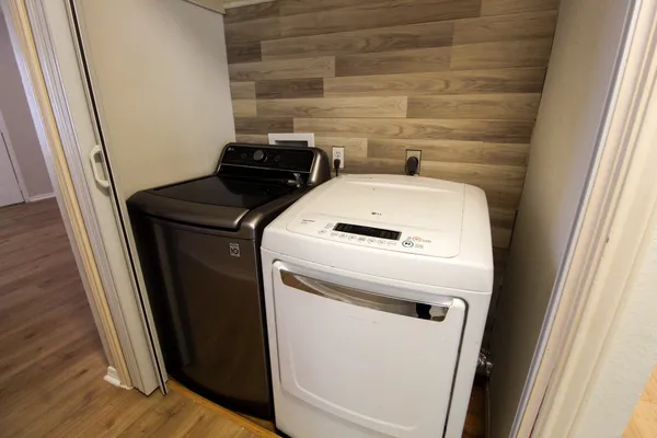 $1,900 | 6907 Stonleigh Place, Austin, TX 78744