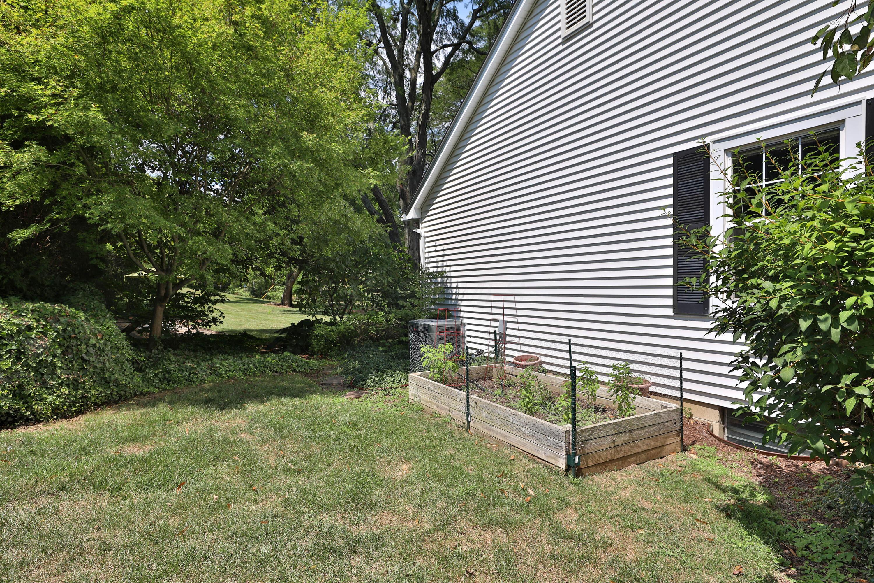 4347 Castleton Road Columbus, OH 43220 - Photo 64 of 71 Yard