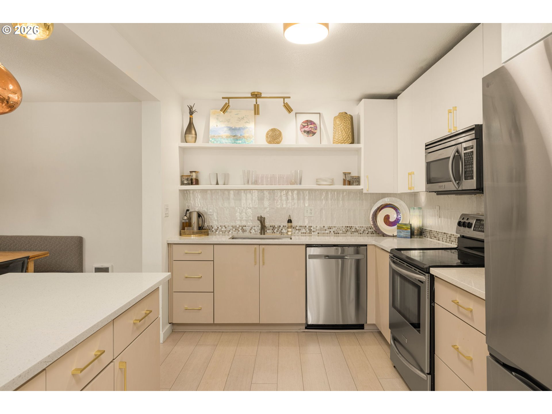 200 Southwest Burnham Road, Unit 402 Lake Oswego, OR 97034 - Photo 11 of 33