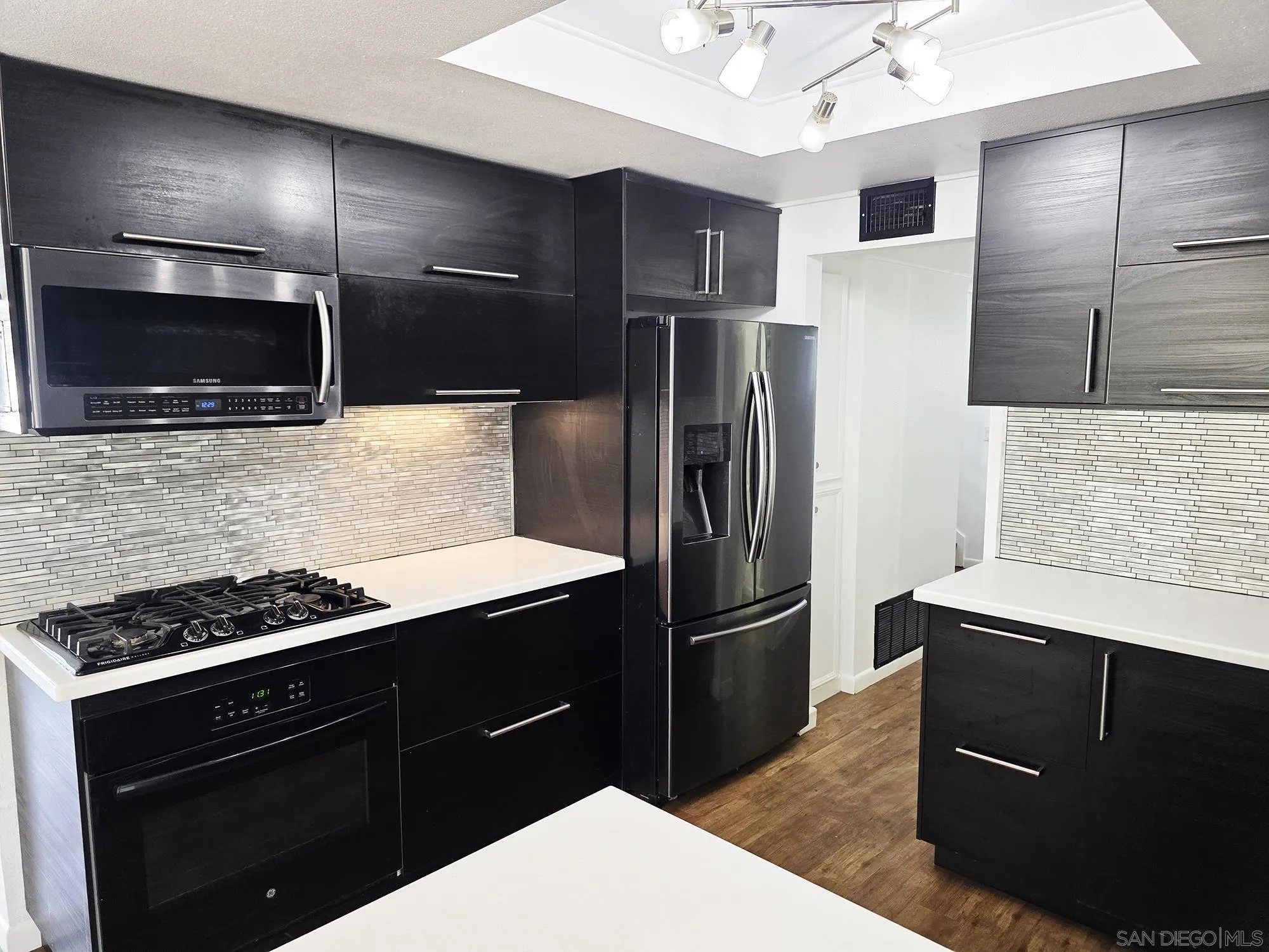 2230 Ledgeview Lane Spring Valley, CA 91977 - Photo 11 of 29