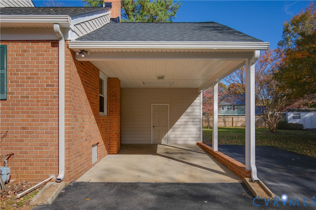 10200 Merrigan Road Richmond, VA 23235 - Photo 5 of 47 a view of entryway