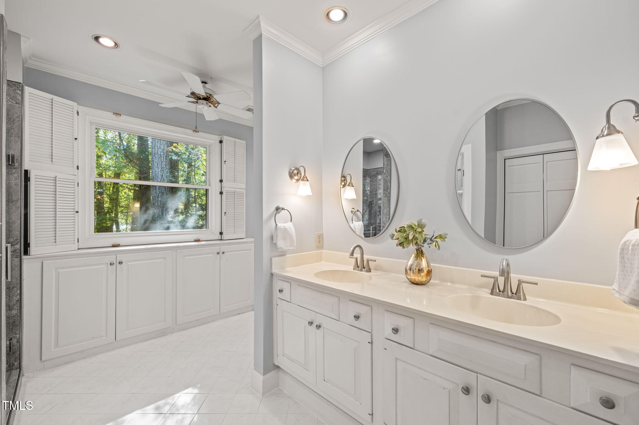 2209 Ridgefield Drive Chapel Hill, NC 27517 - Photo 25 of 57 a bathroom with 2 sink and a mirror