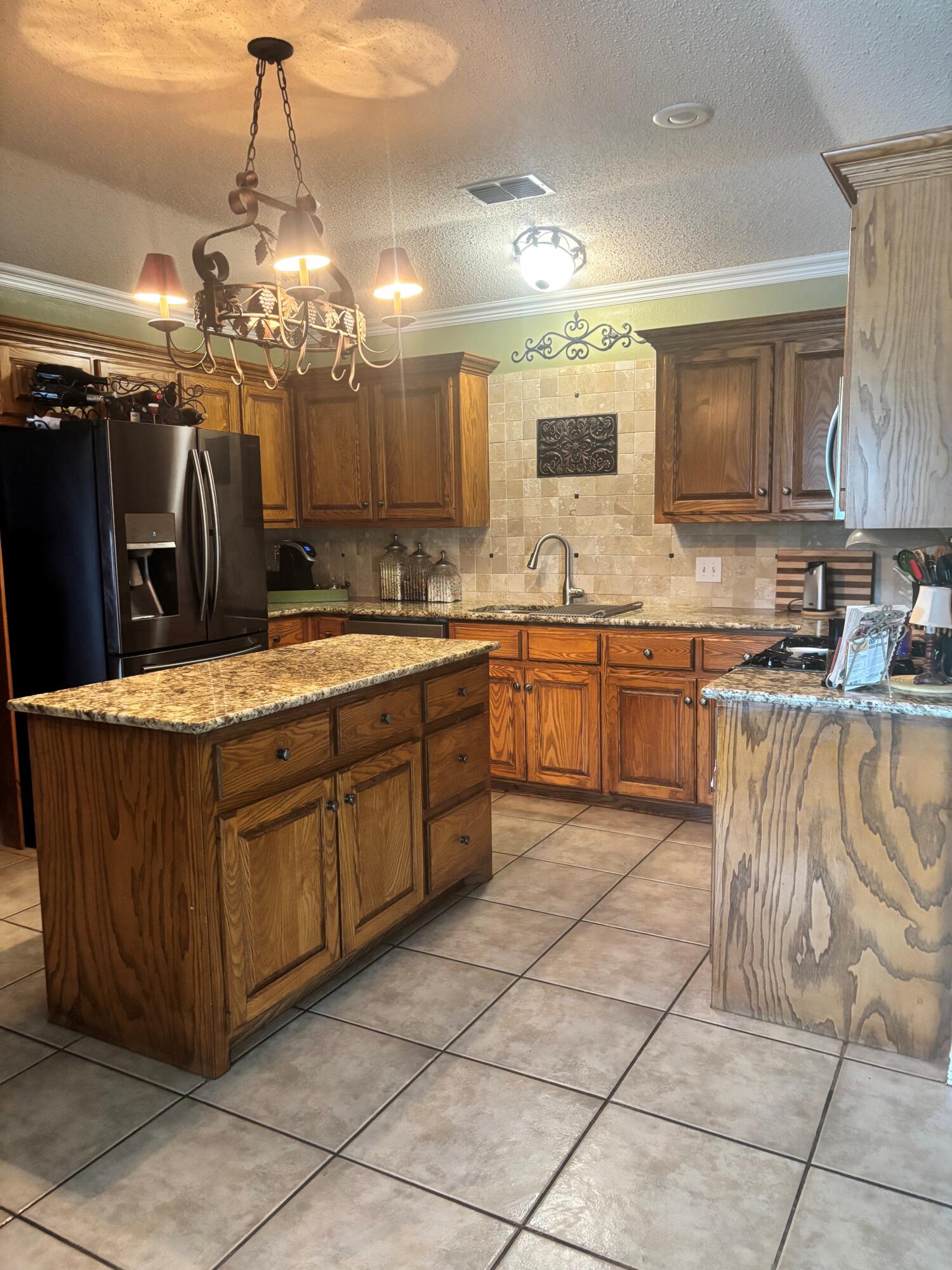 3713 106th Street Lubbock, TX 79423 - Photo 4 of 22 kitchen