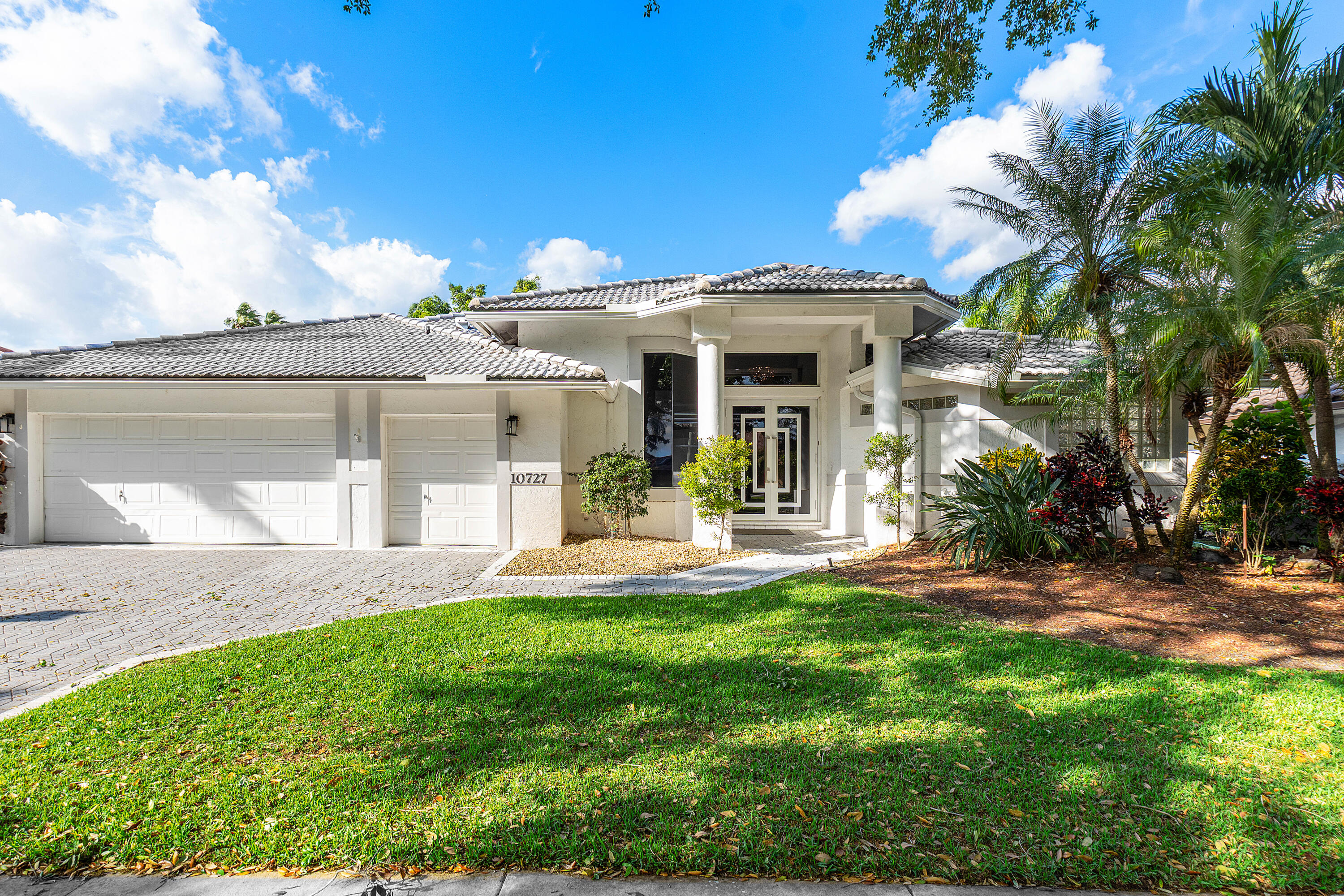 10727 Avenida Santa Ana Boca Raton, FL 33498 - Photo 1 of 26 primary
