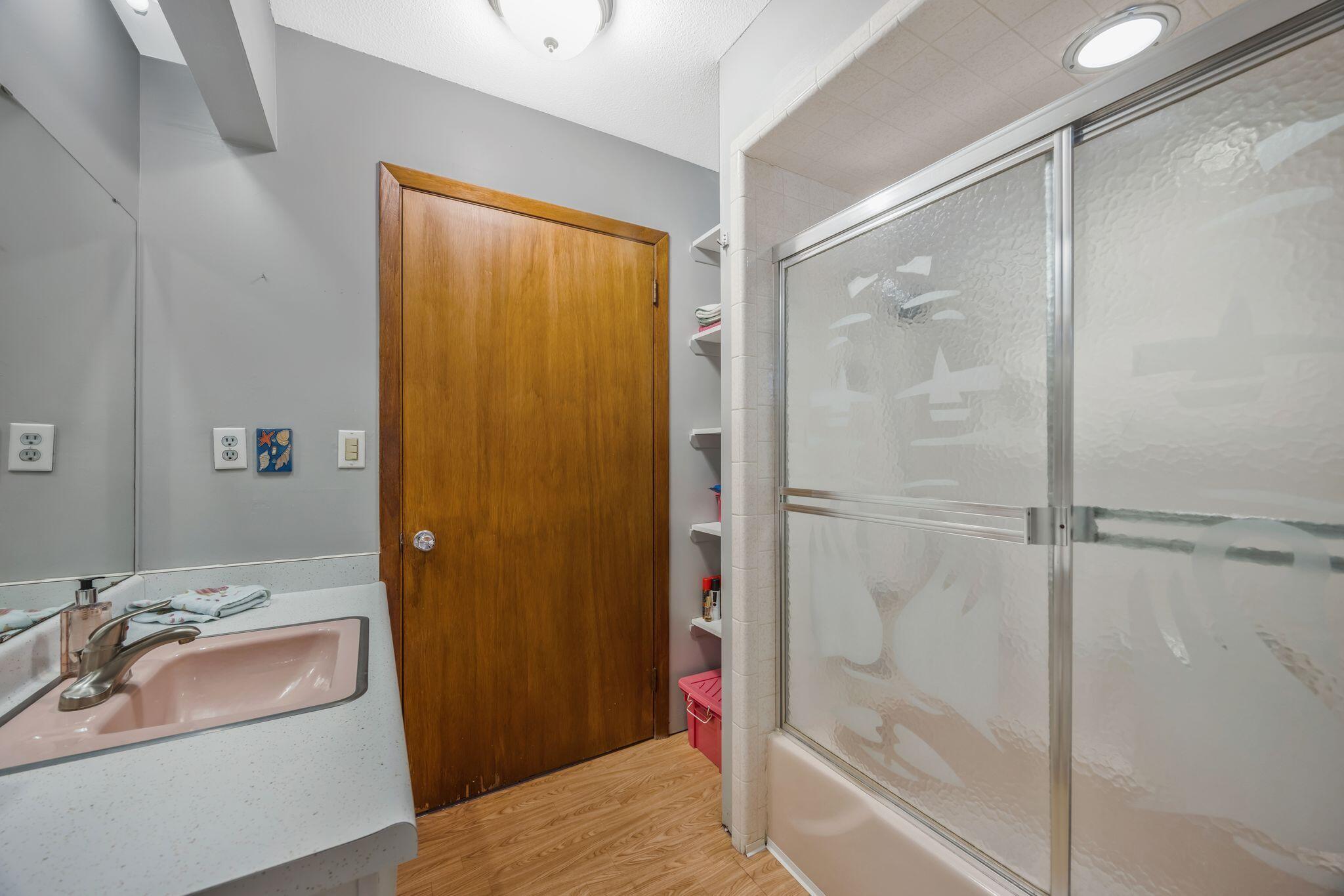 7204 Shore Drive Harrison, TN 37341 - Photo 12 of 32 Hall Bathroom