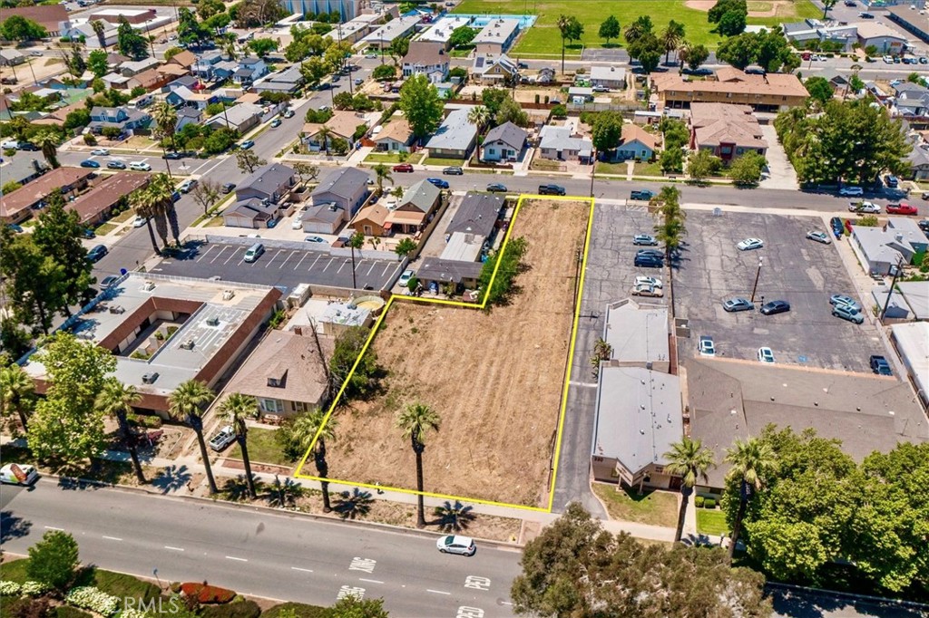 210 North Riverside Avenue Rialto, CA 92376 - Photo 4 of 7
