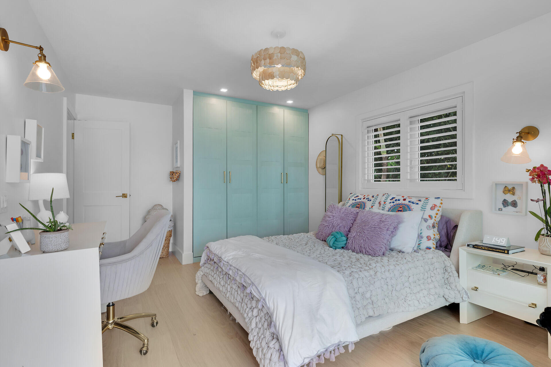 116 Gulf Side Drive Islamorada, FL 33036 - Photo 34 of 67 a bedroom with a large bed and chandelier