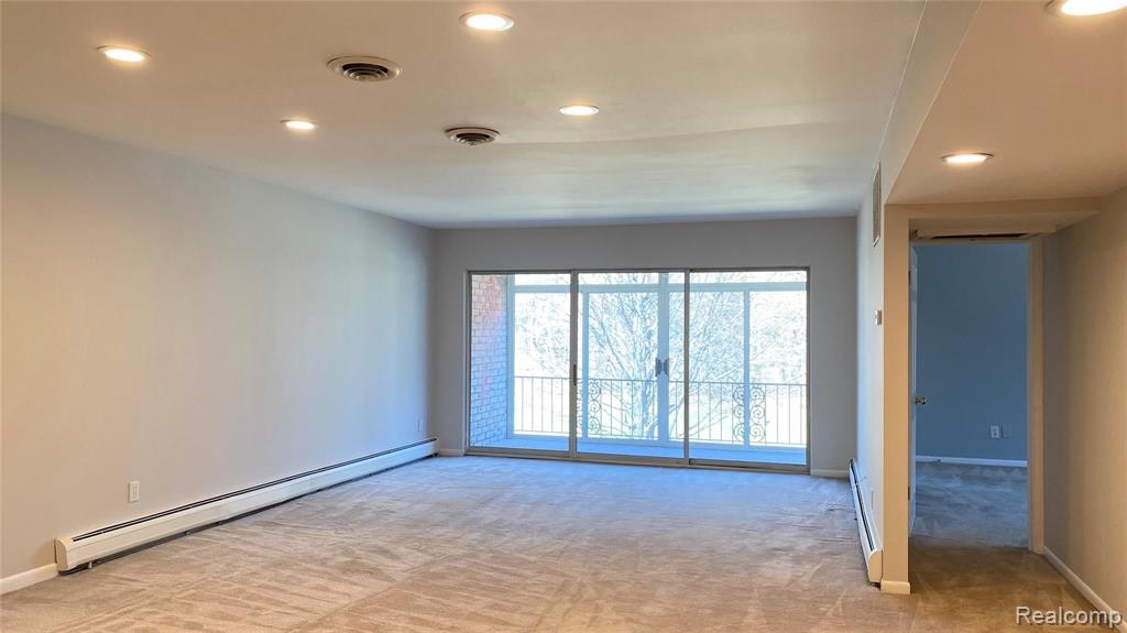 1725 Tiverton Road, Unit 4 Bloomfield Hills, MI 48304 - Photo 3 of 23