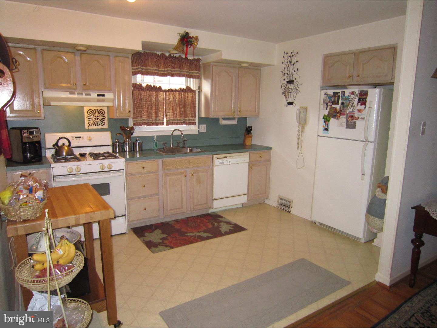 2996 Welsh Road Philadelphia, PA 19152 - Photo 9 of 25 Kitchen