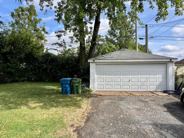 $240,000 | 9611 Merton Avenue, Oak Lawn, IL 60453