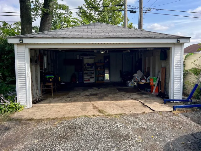 $240,000 | 9611 Merton Avenue, Oak Lawn, IL 60453