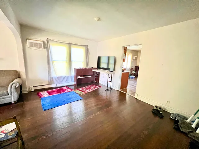 $240,000 | 9611 Merton Avenue, Oak Lawn, IL 60453