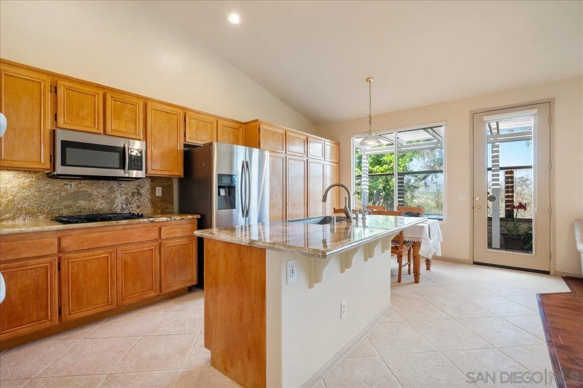 1992 Ridge Way Glen Escondido, CA 92029 - Photo 7 of 27